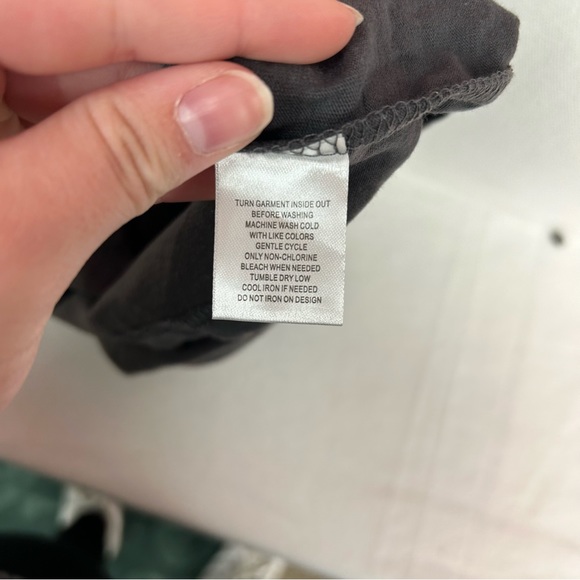 NWT Gray Blossom Dumbo The Flying Elephant Cut Off Tee-Disney - Picture 2 of 7